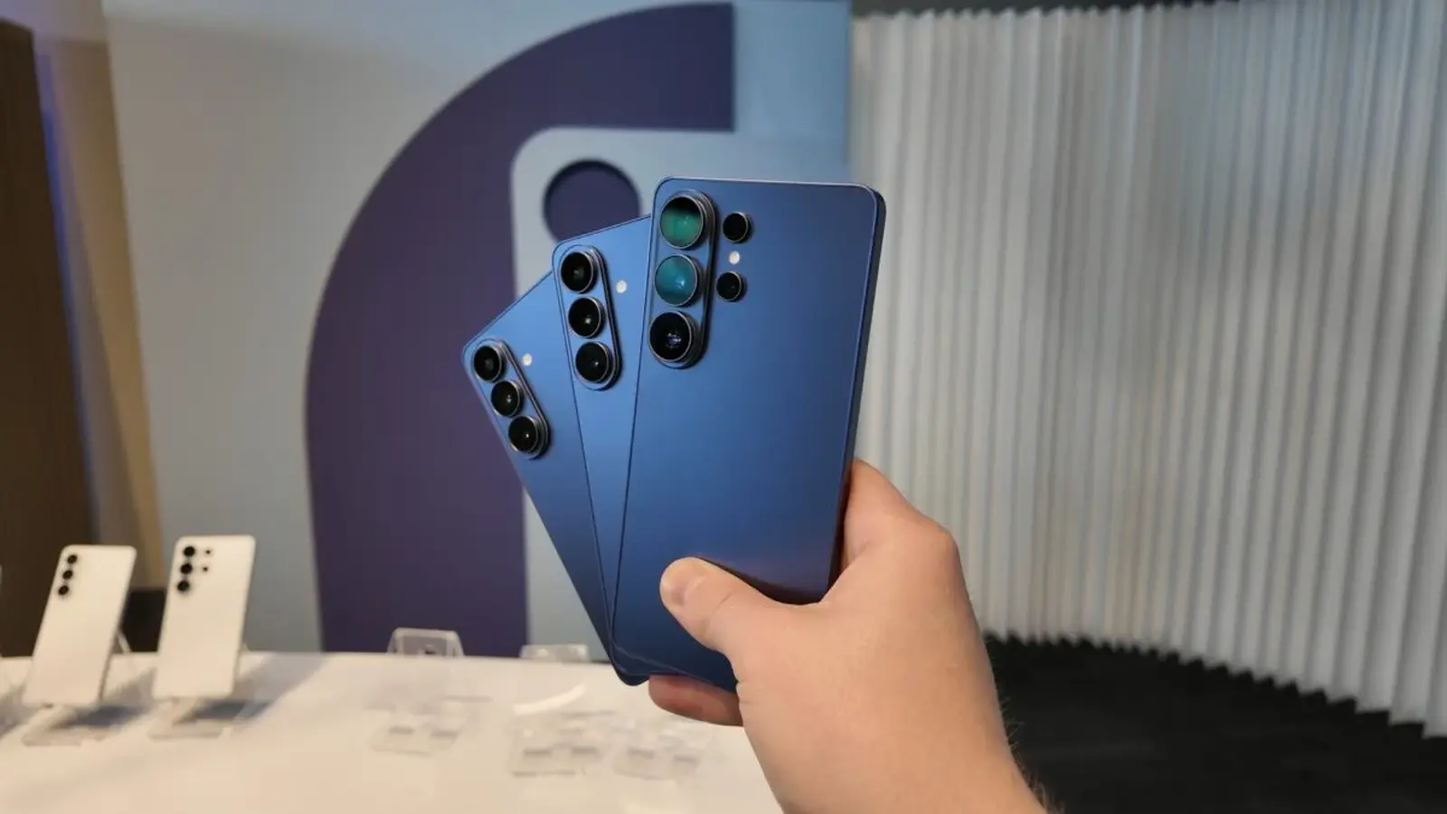 Galaxy S27 și S27 Ultra trec la panouri OLED M16 în 2027