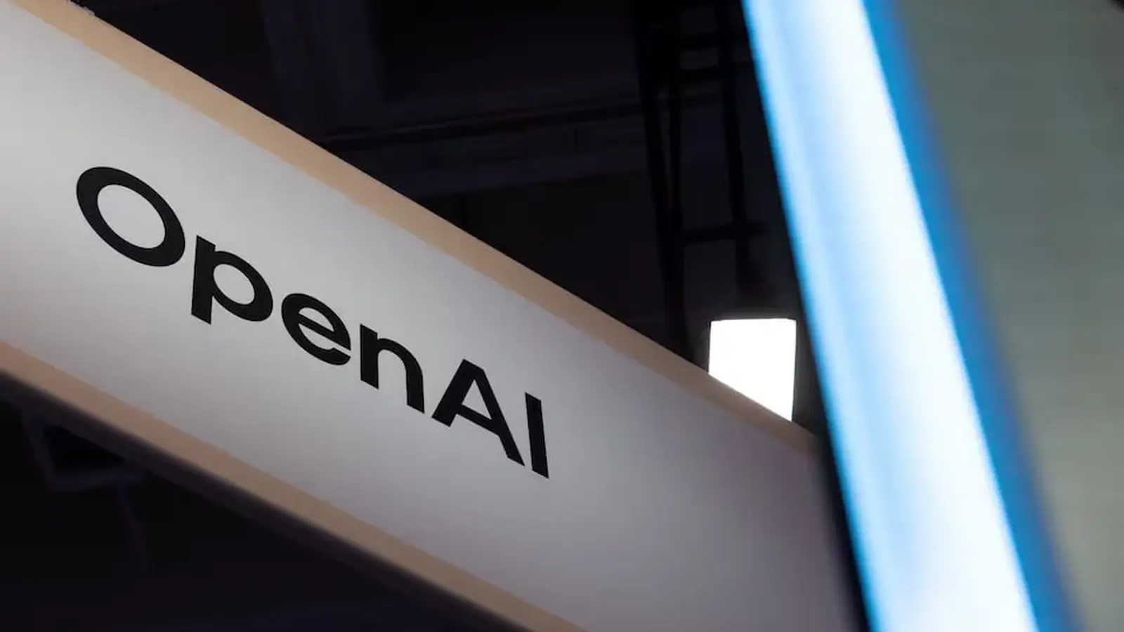 OpenAI anticipează un deficit de numerar de 278 mld