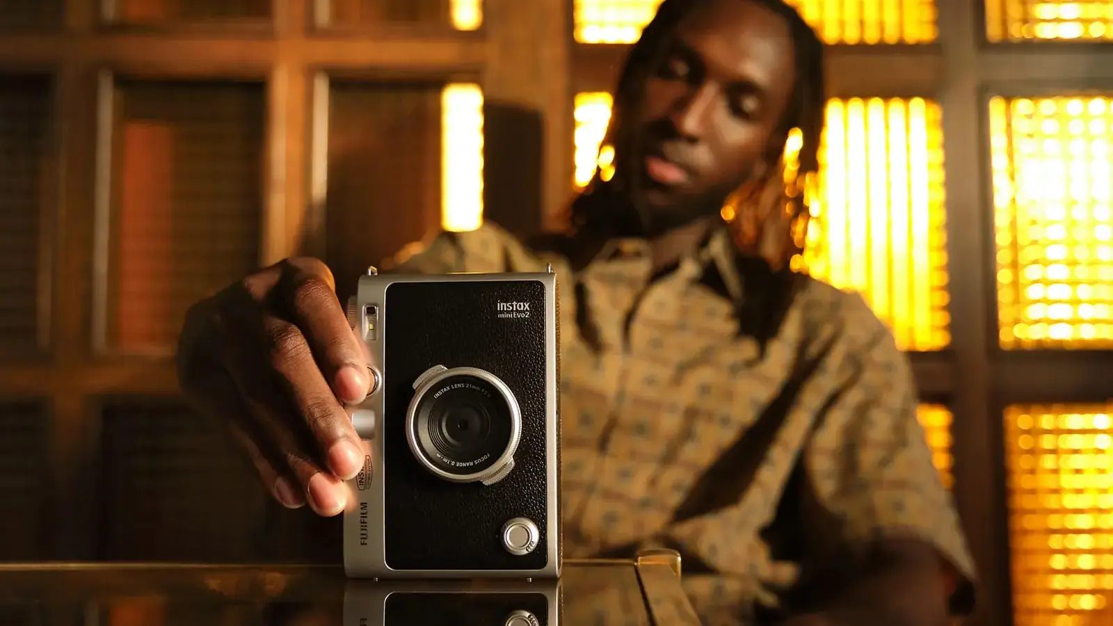 Fujifilm Instax Mini Evo 2: cameră instant hibridă nouă