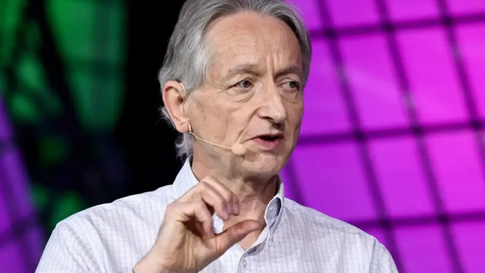 Geoffrey Hinton cere control reglementar pentru AI