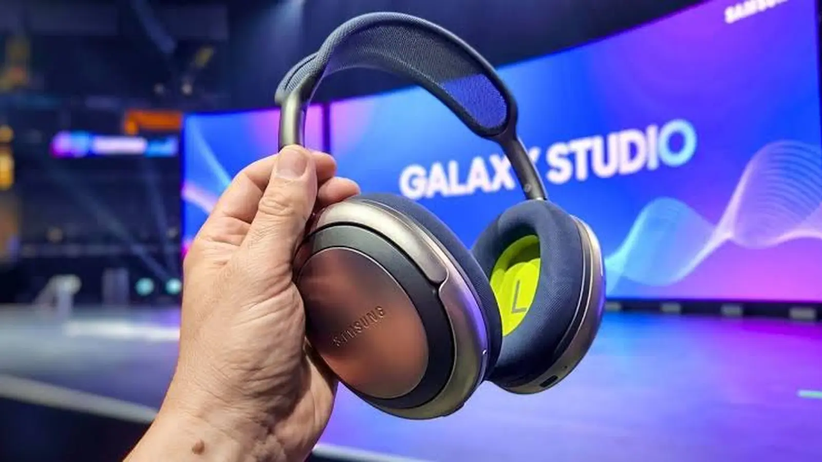 Samsung SM-U700 Galaxy Studio: căști circumaurale wireless
