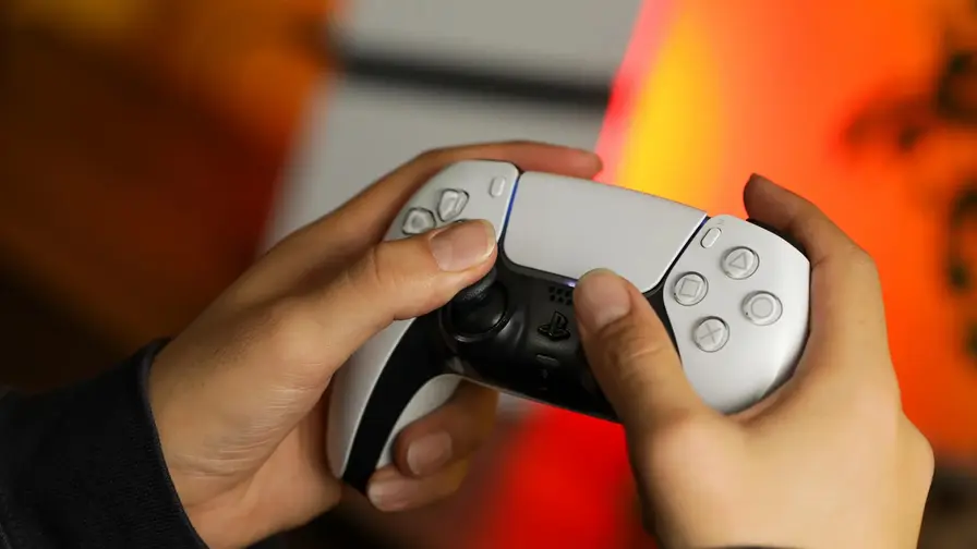 Sony înregistrează un brevet AI pentru controlere adaptate