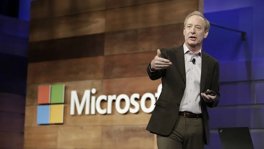 Microsoft mută comunicarea sub conducerea lui Brad Smith