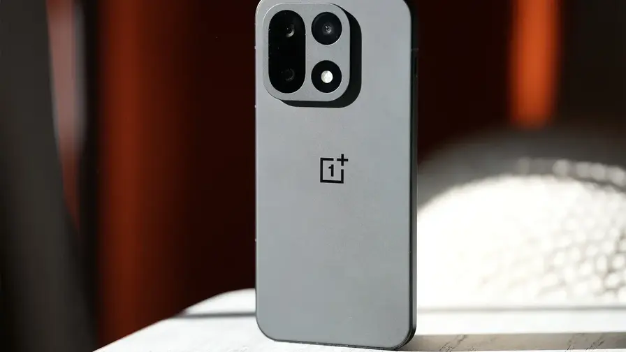 OnePlus Ace 7 cu ventilator activ și Snapdragon 8 Elite