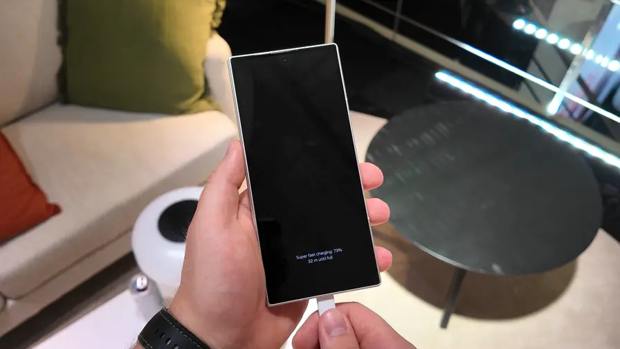 Galaxy S27 Ultra: încărcare optimizată și AI anti-reflexii