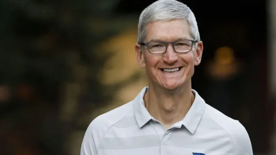 Tim Cook îl încredințează pe John Ternus și nu se va implica
