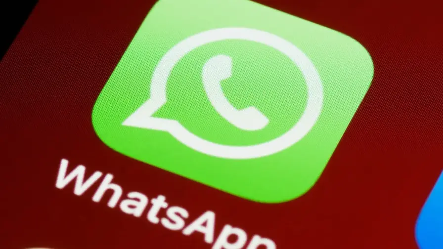 WhatsApp testează stickere audio și interfață pe două linii